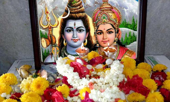  Importance Of Offering Flowers To God, Lord Sri Krishna, Bhagavadgita, Offering-TeluguStop.com