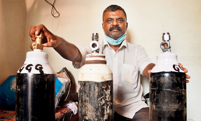  Pascal Saldanha A Mumbai Man Sells Wife Jewelry For Providing Oxygen To Covid Pa-TeluguStop.com