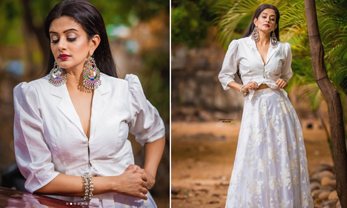  Priyamani Hot Photos Goes Viral In Social Media, Tollywood, Priyamani, Photos Vi-TeluguStop.com