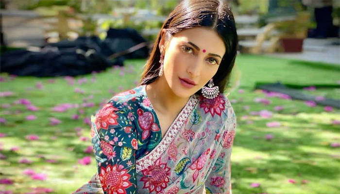  Heroine Shruti Haasan Comments On Her Political Entry-TeluguStop.com