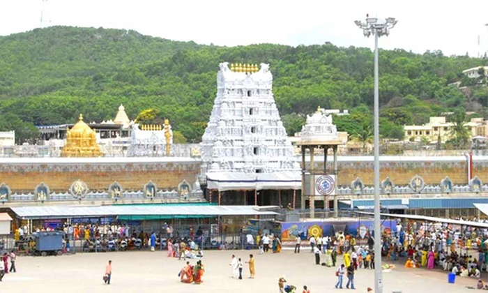 Telugu Hindu, Wear Flowers, Flowers, Srivenkateswara, Tirumala, Devotees-Telugu