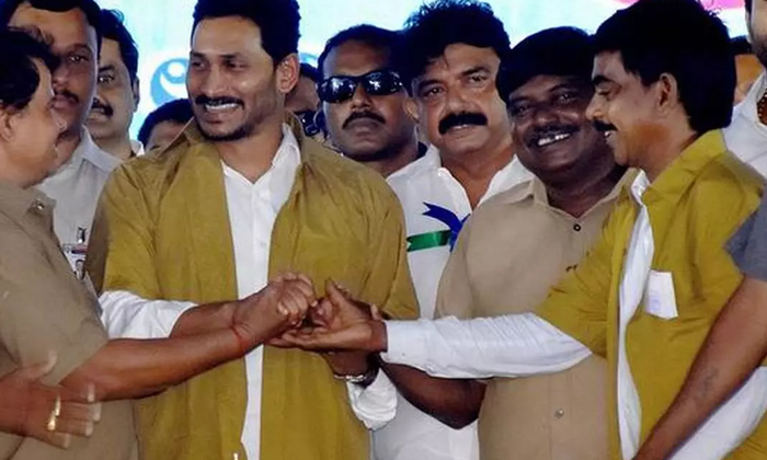  Vahana Meethra Today Released By Cm Jagan Ysr  Vahana Meethra, Ys Jagan, Ysr , A-TeluguStop.com