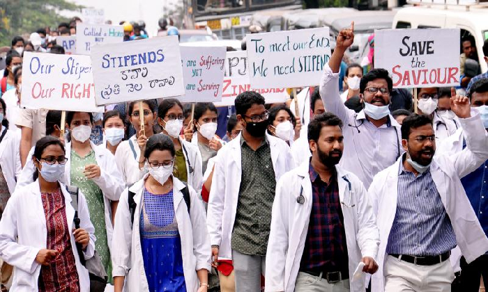  Ap Junior Doctors Boycotted Their Duties-TeluguStop.com