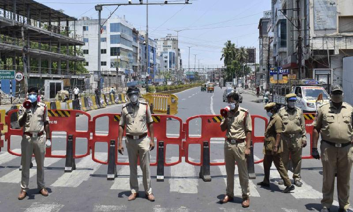  Ap Govt Shortened Curfew Timings, Except In East Godavari Dist-TeluguStop.com