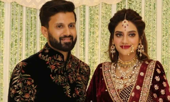  Bengal Lady Mp Nusrat Jahan Announced Her Divorce With Nikhil Jain, Nusrat Jahan-TeluguStop.com