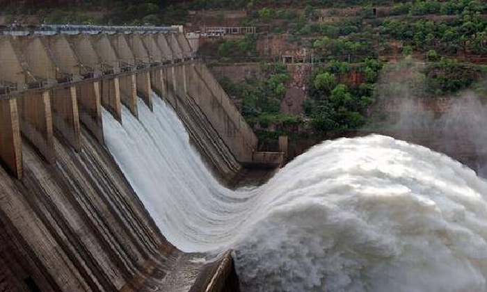  Huge Inflow Of Floodwater From The Jurala Project To The Srisailam Reservoir-TeluguStop.com