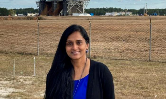 India Born Engineer Subashini Iyer Oversees Backbone Of Nasa Mission To Moon And-TeluguStop.com