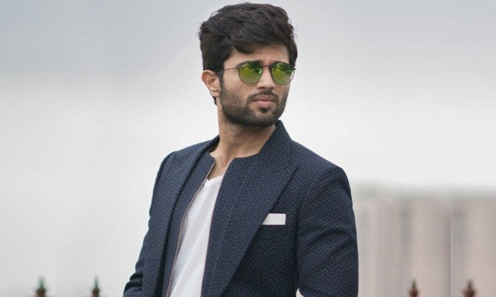  Vijay Deverakonda Green Signal To Jersey Director, Gowtam Tinnanuri, Liger Movie-TeluguStop.com