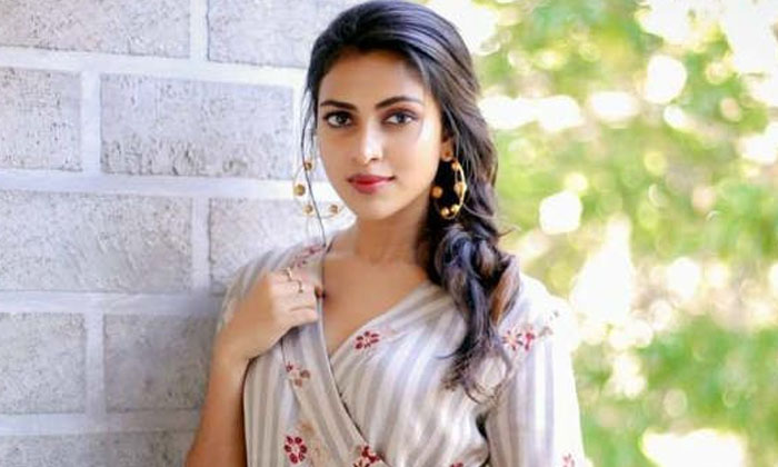  He Is My Brother Not Lover Says By Actress Amala Paul Aadai Movie, Amala Paul-TeluguStop.com
