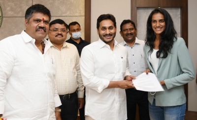  Andhra Cm Meets Tokyo Olympics Bound State Sportspersons-TeluguStop.com