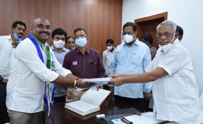  Four New Andhra Pradesh Mlcs Sworn In-TeluguStop.com