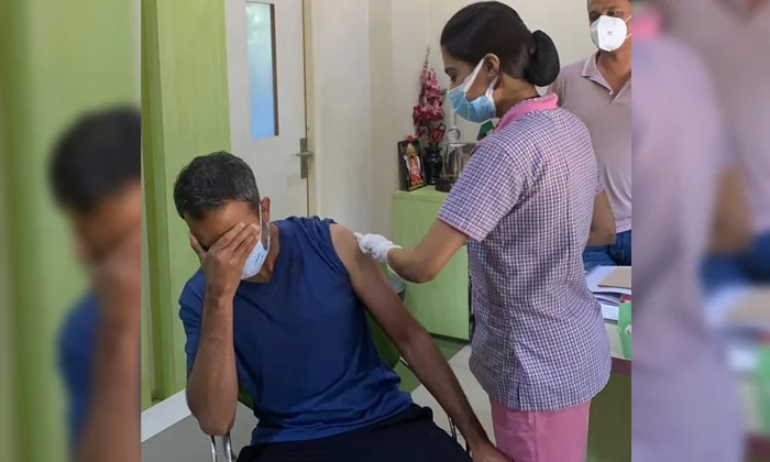  Kgf Director Prashanth Neel Covid Vaccination Photo Goes Viral , Salaar, Film Ne-TeluguStop.com