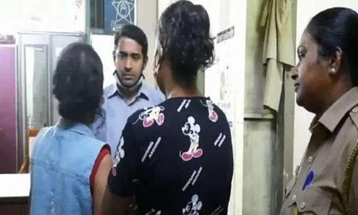  Mumbai Police Arrests 2 Crime Serial Actresses Theft Case, Crime Petrol, Muktar,-TeluguStop.com