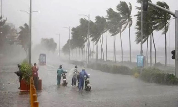  South West Monsoon Prevails In South East Arabia Of Kerala , South West Monsoon,-TeluguStop.com