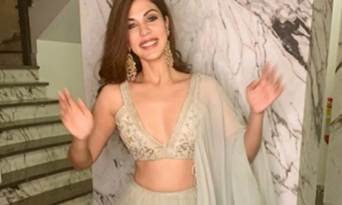  Rhea Chakraborthy Emotional Post On Sushanth Singh Rajput, Rhea Chakraborthy, Em-TeluguStop.com