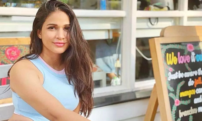  Lavanya Tripathi Who Made The Family Shocking Decision Lavanya Tripati, Tollywoo-TeluguStop.com