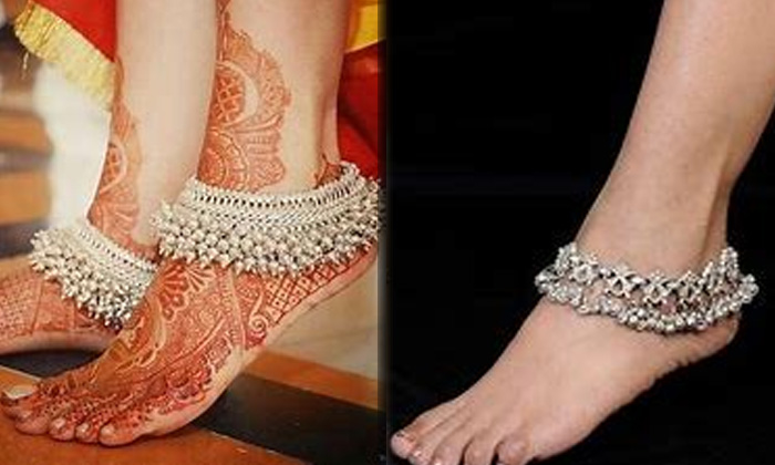  Womans, Gold Straps, Legs, Hindu Tradition,silver Moderm-TeluguStop.com