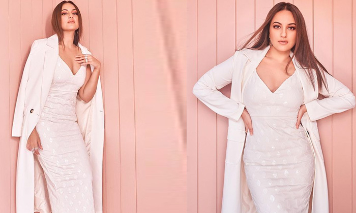 Actress Sonakshi Sinha Looks Radiating In This Pictures  - Actresssonakshi Bollywoodhot High Resolution Photo