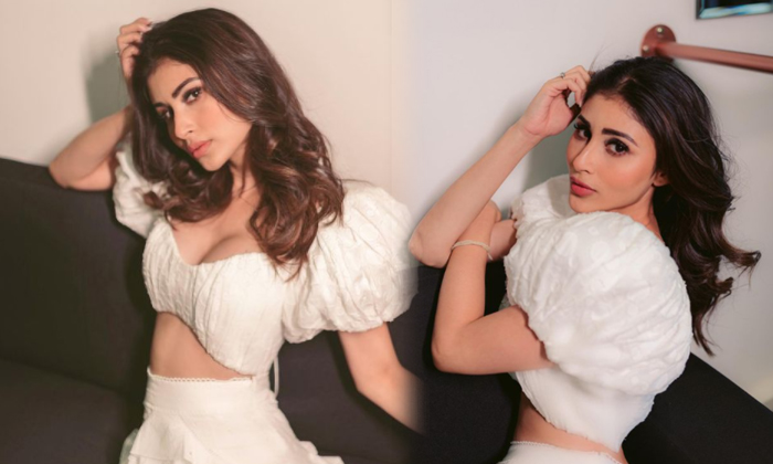 Actress Mouni Roy Sizzling Images-telugu Actress Photos Actress Mouni Roy Sizzling Images -  Mouniroy High Resolution Photo