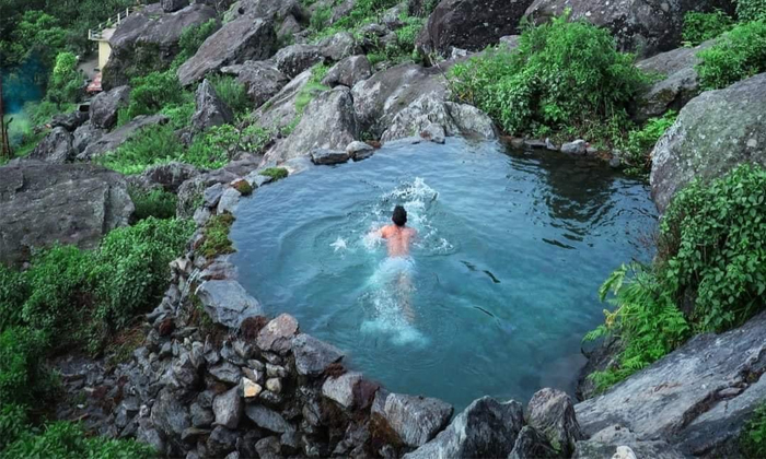  Anand Mahindra Shares Astounding Pic Of Natural Pool Between Mountains, Mesmeris-TeluguStop.com