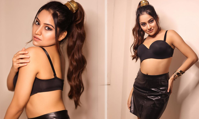 Bollywood Simran Looks Firey Hot In This Pictures-telugu Actress Photos Bollywood Simran Looks Firey Hot In This Picture High Resolution Photo