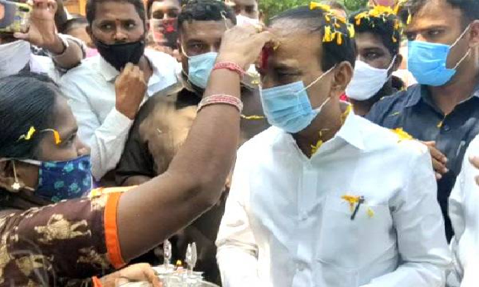  Bjp Leader Etela Rajender’s Walkathon Begins Today-TeluguStop.com