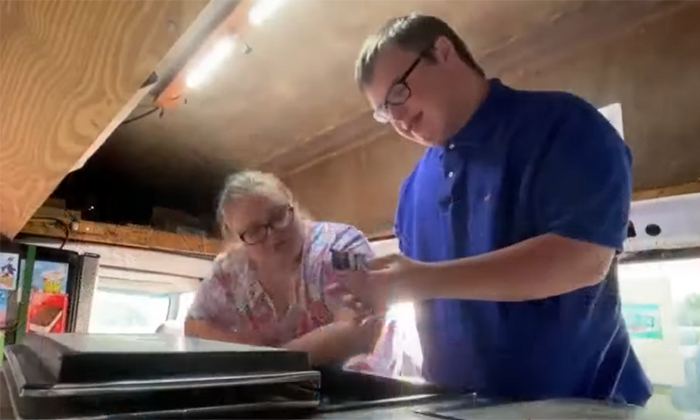  Father Buys An Entire Ice Cream Van To Give Jobs To His Kids Suffering With Down-TeluguStop.com