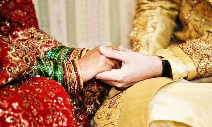  Leaked Interfaith Wedding Card Leads To Love Jihad Protests, Wedding Card Sparks-TeluguStop.com