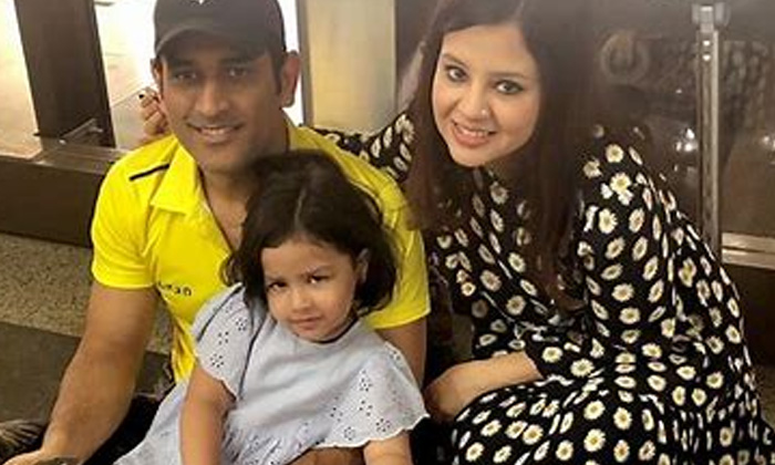 Telugu Gift, Anniversary, Msdhoni, Sakshi-Latest News - Telugu