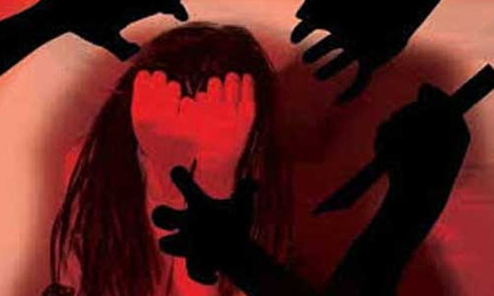  Attack On A Girl By A Lover  Murder, Crime News , Crime , Murder , Rape , Girl ,-TeluguStop.com