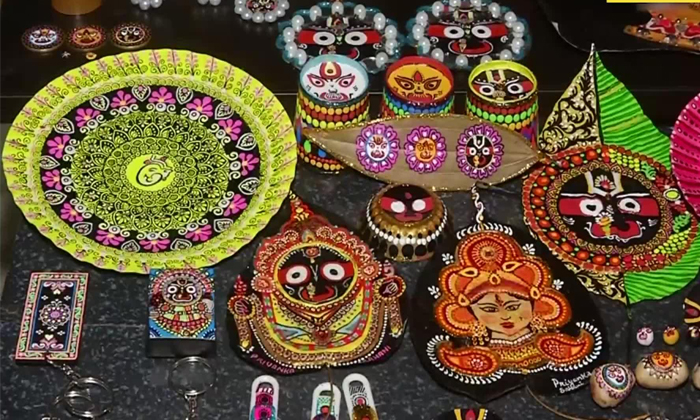  Odisha Techie Turns Artist Makes 108 Miniature Paintings Of Lord Jagannath, Odis-TeluguStop.com