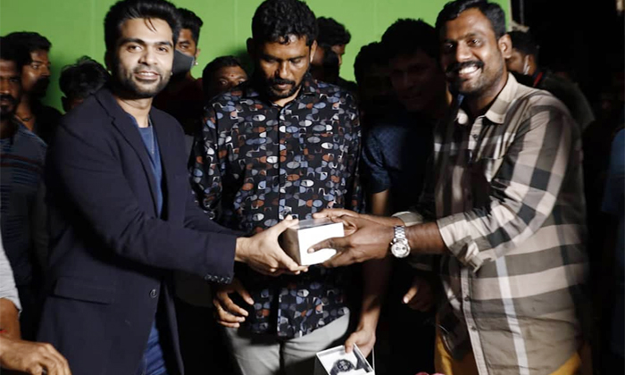  Simbu Gifted Wrist Watches To Movie Unit, Gift, Kollywood Hero, Maanaadu, Movie,-TeluguStop.com