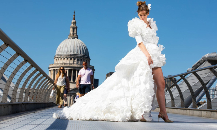  Wedding Gown Made Entirely Of 1500 Discarded Face Masks In England ,uk, Wedding-TeluguStop.com