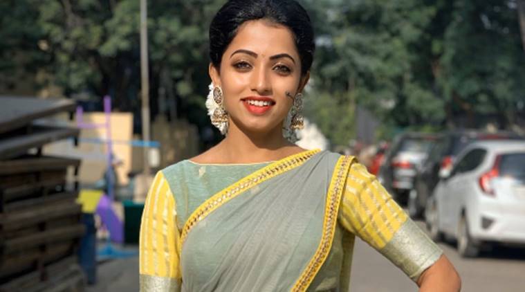  Actress Navyaswamy Reveals Her Relationship With Ravikrishna, Navya Swamy, Ravik-TeluguStop.com