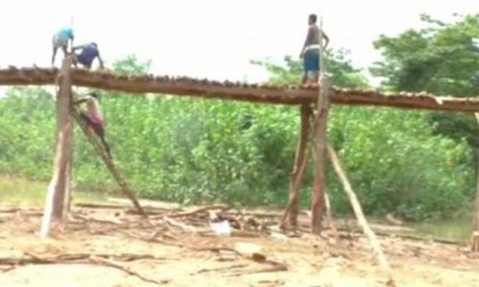 Telugu Balangir, Failure, Kuturakenda, Odisha, Tiredodisha, Villagers, Wooden Br