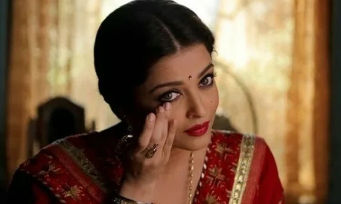  Aishwarya Rai Fallowing Only One Bollywood Star In Instagram, Aishwarya Rai, Bol-TeluguStop.com