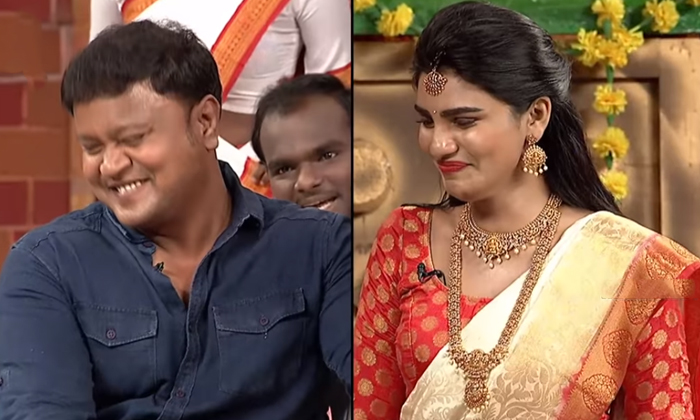  Jabardasth Show Varsha Gave Huge Shock To Emanuel In Extra Jabardasth Show, Bull-TeluguStop.com