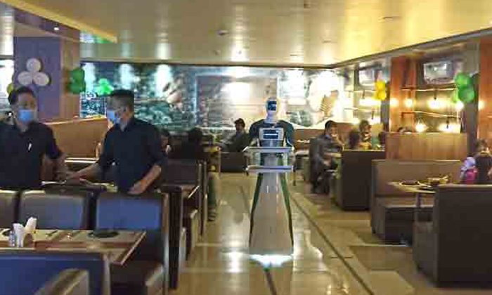  Maira Talking Robot In Hyderabad Restaurant, Robot Maira , Hyderabad Restaurant,-TeluguStop.com