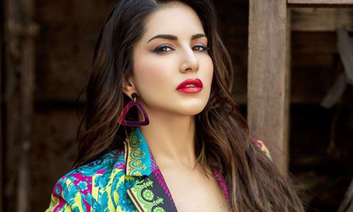  Allu Arjun Pushpa Sunny Leone Item Song, Allu Arjun, Item, Latest News, Mytri Mo-TeluguStop.com