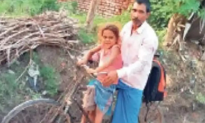  You Have To Travel 400 Km On A Bicycle For Your Son Because, Son , Father, 400km-TeluguStop.com