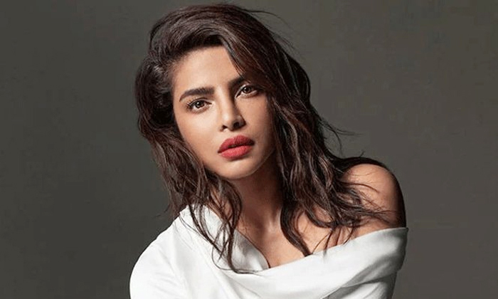  Star Actress Priyanka Chopra Sell Two Apartments Leases Rented Office Deets Insi-TeluguStop.com