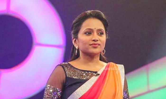  Star Anchor Suma Told Why Actors Shed Tears In Serials, Anchor Suma , Serials, C-TeluguStop.com