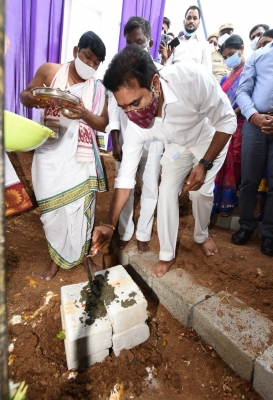  T’gana Minister Lays Foundation Stone For Gokaldas Apparel Factory-TeluguStop.com