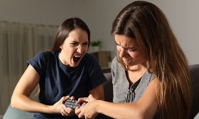  How Awful I Got Into A Fight With My Sister For The Tv Remote, Tv Remote, Susid-TeluguStop.com