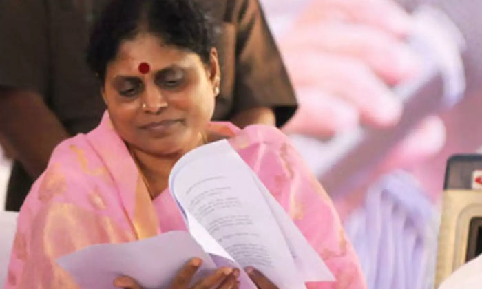  Vijayamma Counter To Telangana Ministers  Not As Usual , Vijayamma, Trs Minister-TeluguStop.com