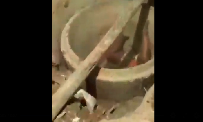  Viral Video When The Helping Hands Needs Help Woman Falls In Pit, Viral, Funny,-TeluguStop.com
