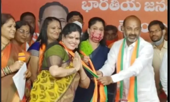  Actress Karate Kalyani Joins T-bjp-TeluguStop.com