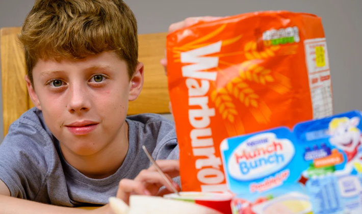  This 12-year-old With 'food Phobia' Has Lived Off Only White Bread And Yogurt Fo-TeluguStop.com