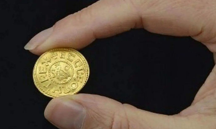  Treasure Hunter Finds Anglo-saxon Coin Worth Rs 2 Crore In Uk, Anglo-saxon Coin-TeluguStop.com