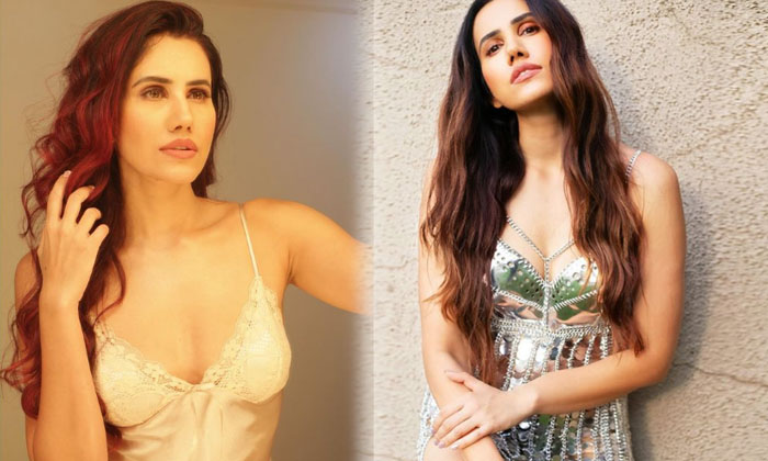 Bollywood Gorgeous Beauty Sonnalli Seygall Latest Photoshoot-telugu Actress Photos Bollywood Gorgeous Beauty Sonnalli Se High Resolution Photo